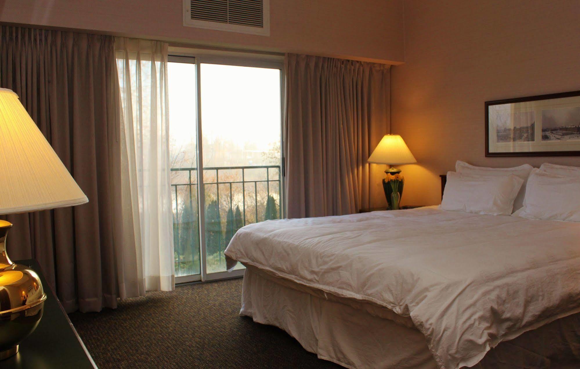 Totem Lake Hotel เคิร์กแลนด์ ภายนอก รูปภาพ